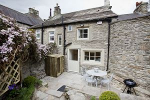 Christina Warwick Cottage 9 sm.jpg